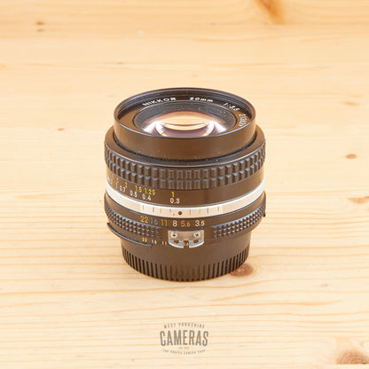 Nikon AiS 20mm f/3.5 Avg