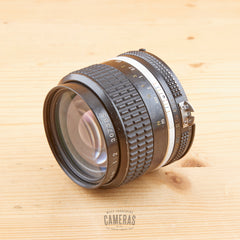 Nikon AiS 35mm f/2 Avg